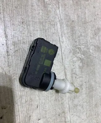 Headlight level adjustment motor