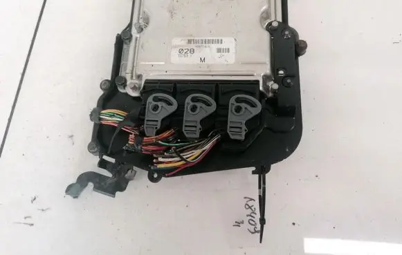 Mitsubishi Carisma Engine control unit/module MR577028 EDC15C3
