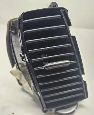 Hyundai Santa Fe Dash center air vent grill 974202B000