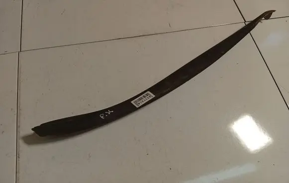 Volkswagen Golf V Front door glass trim molding 1K4837381C
