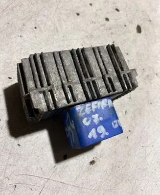 Opel Zafira B Glow plug pre-heat relay 55353011