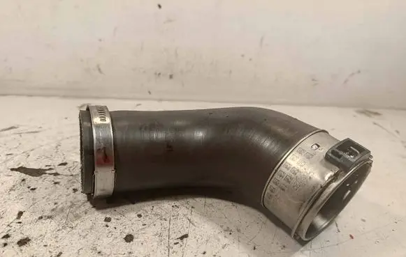 Jeep Grand Cherokee Intercooler pipe mounting bracket 