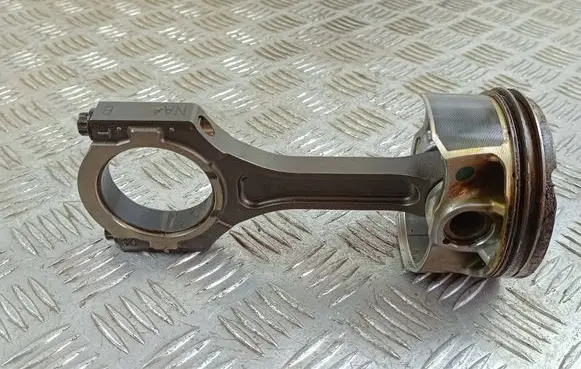 KIA Stinger Piston with connecting rod 