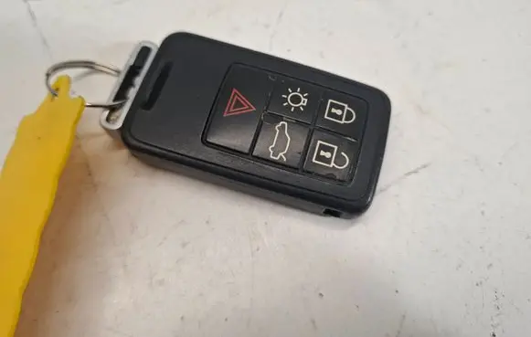 Volvo V70 Ignition key/card 8676873