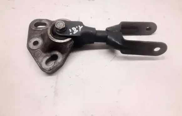 Peugeot 406 Engine mount bracket