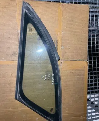 Nissan Primera Rear side window