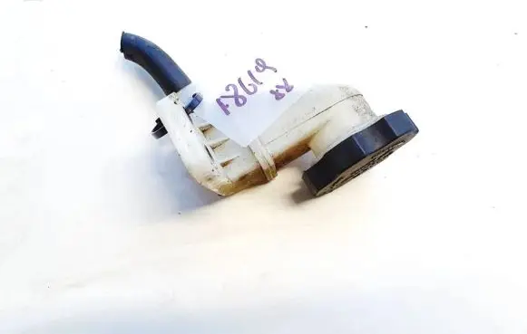 Chevrolet Captiva Brake fluid reservoir 