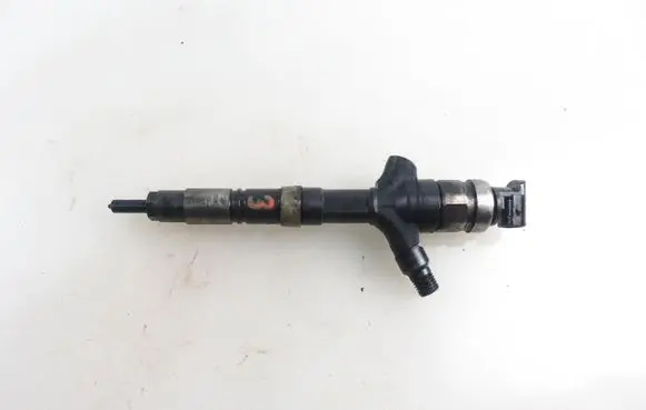 Toyota Avensis T250 Fuel injector 236700G040