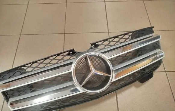 Mercedes-Benz GL X164 Front bumper upper radiator grill a1648880223 a1648880185 a1648880985