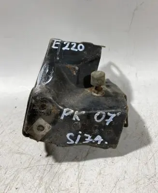 Mercedes-Benz E W211 Other engine bay part