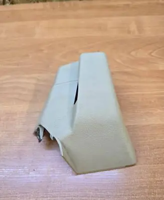 Volvo XC70 Seat belt trim 