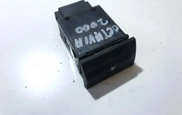 Skoda Octavia Mk1 (1U) Fuel tank opening switch 1u0959833c