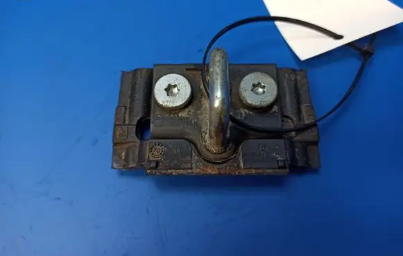 Mercedes-Benz E W211 Loading door lock loop/hook striker A2117400032