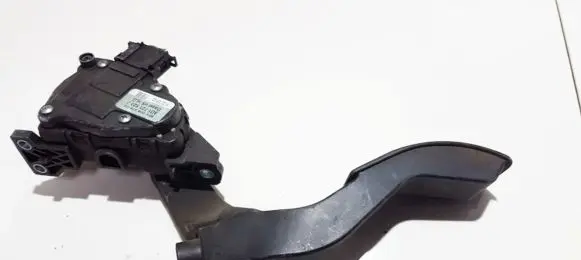 Volkswagen PASSAT B5.5 Accelerator throttle pedal 8D1721523J 6PV00837603