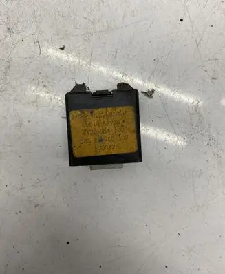 Volkswagen Jetta I Other relay 2851052Y00