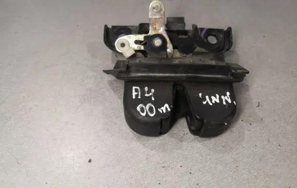 Audi A4 S4 B5 8D Tailgate/trunk/boot lock/catch/latch 8D9827505E 030399