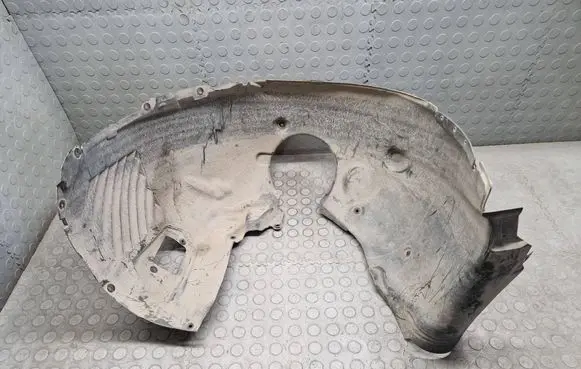 Front wheel arch liner splash guards