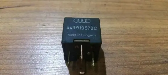 Volkswagen PASSAT B5 Other relay 443919578C 899519