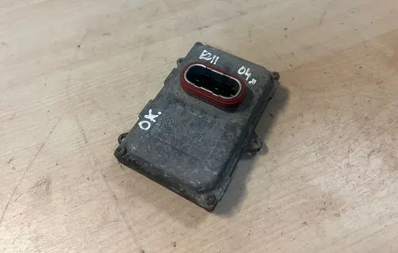 Mercedes-Benz E W211 Headlight ballast module Xenon 5DF00870400 A0028206026 5DF008704