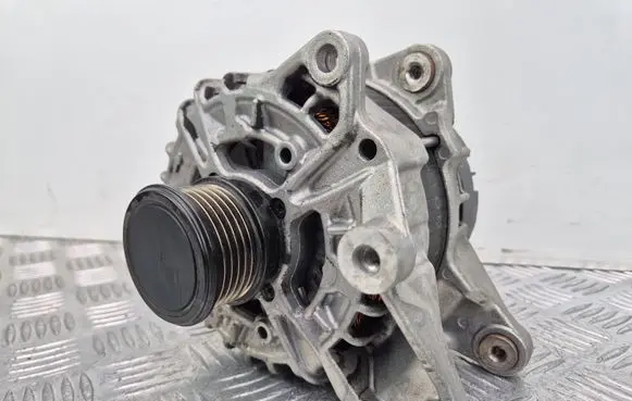 Mercedes-Benz C W205 Generator/alternator A0009067703 0125812011