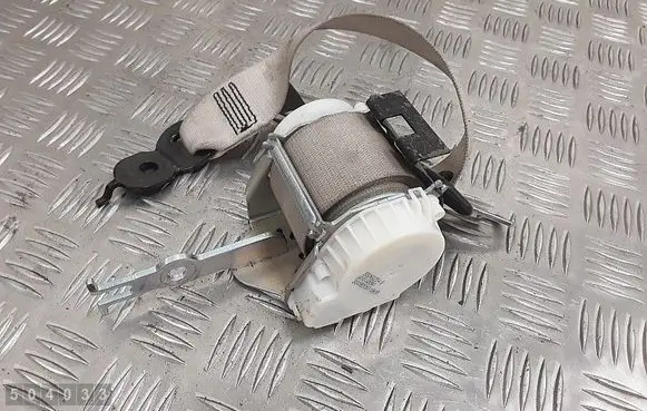 Rear seatbelt