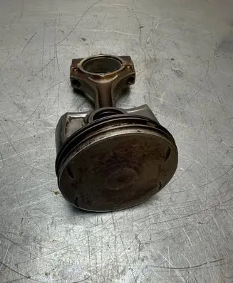 BMW 5 E39 Piston with connecting rod 84L59