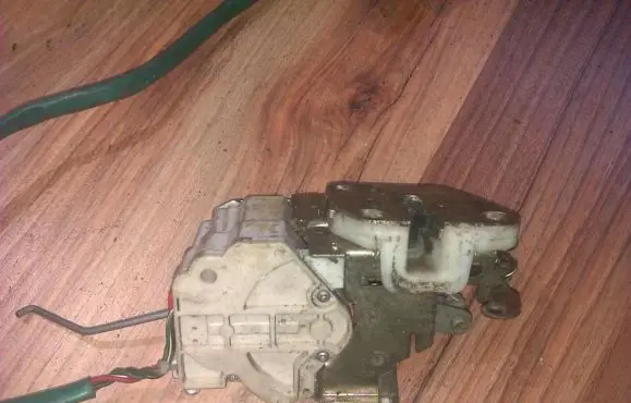 Ford Probe Front door lock