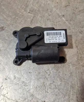 Volkswagen PASSAT B8 Air flap motor/actuator 5Q0907511A 186001010 CZ1168806900
