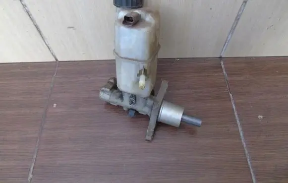 Peugeot 407 Master brake cylinder 9646988980