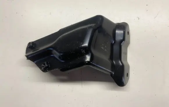 Volkswagen Golf Plus Fender mounting bracket 5M0821136