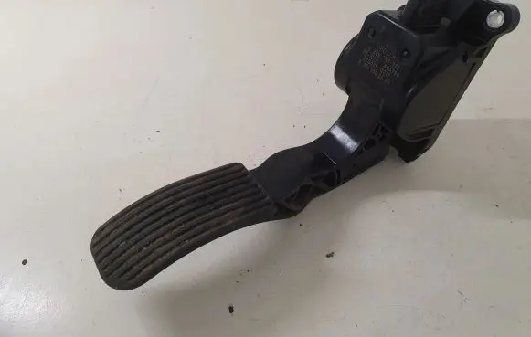 Mercedes-Benz Vito Viano W639 Accelerator throttle pedal A9063000404