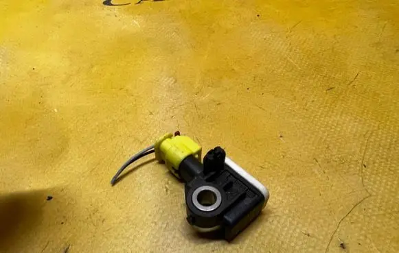 Porsche Cayenne (9Y0 9Y3) Airbag deployment crash/impact sensor 971907651