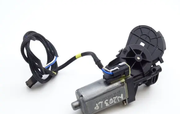 Mercedes-Benz C W203 Seat adjustment motor A2038201942 0390201939