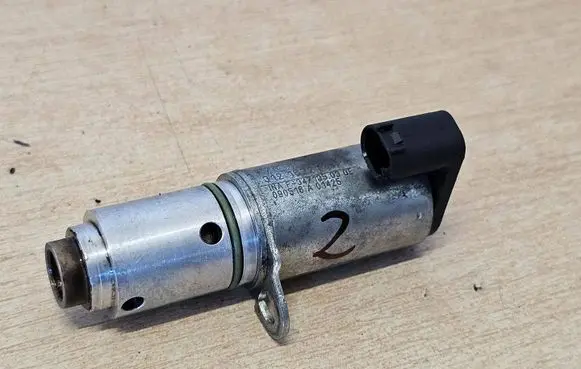 Volvo V70 Camshaft vanos timing valve 31216221