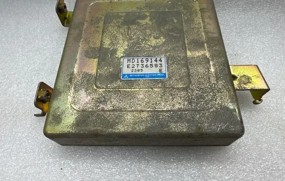 Mitsubishi Eclipse (D21A/D22A/D27A) Engine control unit/module MD169144 E2T36583 2305