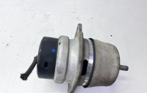 Engine mount bracket