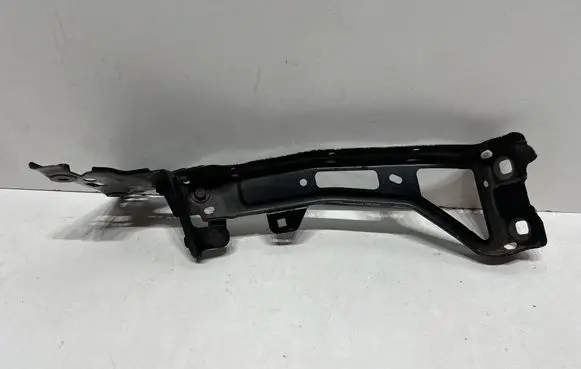 Audi A4 S4 B9 Fender mounting bracket 8W0821135B