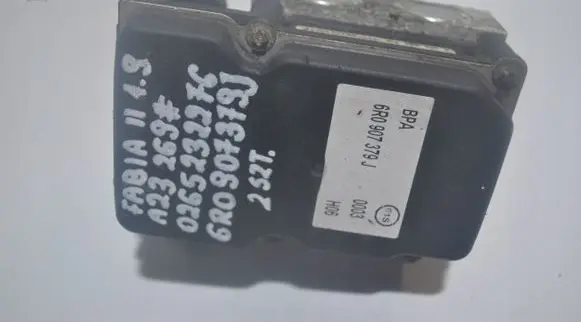 Skoda Fabia Mk2 (5J) ABS Pump 6R0907379J