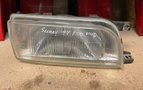 Nissan Sunny Headlight/headlamp 1421