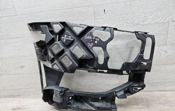Volkswagen Golf VII Front bumper mounting bracket 5G0807724F