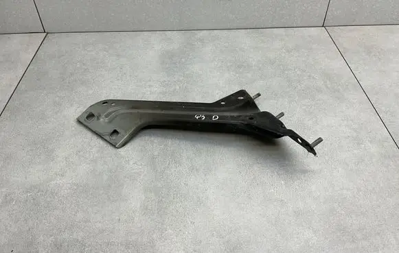 Audi Q5 SQ5 8R Fender mounting bracket 8R0821136