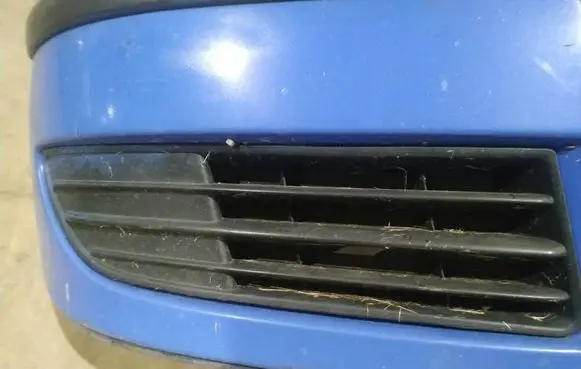 Volkswagen Polo IV 9N3 Front bumper lower grill