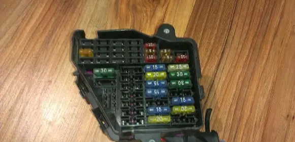 Volkswagen PASSAT B5 Fuse box set 8d2941824