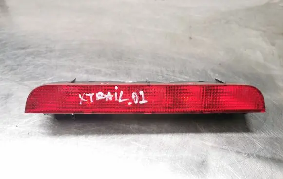 Nissan X-Trail T30 Third/center stoplight