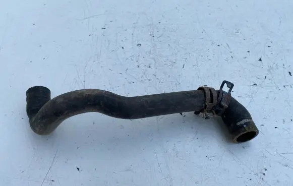 Volkswagen Golf III Engine coolant pipe/hose 037121053H