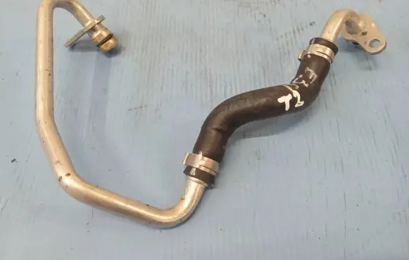 BMW 4 F32 F33 Engine coolant pipe/hose 7643177