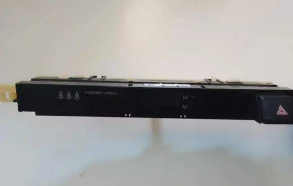 Toyota RAV 4 (XA40) Hazard light switch 8395042100