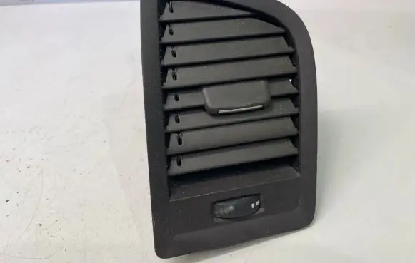 Volvo XC60 Dashboard side air vent grill/cover trim 06781001 10068045
