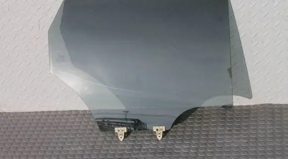 Nissan Qashqai Rear door window glass 823004ET0A