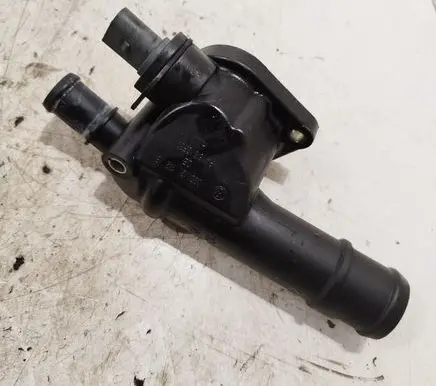 Volkswagen PASSAT B6 Engine coolant pipe/hose 03G121132B